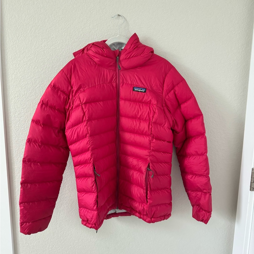 Patagonia Women’s Fitz Roy Down Puffer Jacket W/ Hood Zip Front, Medium